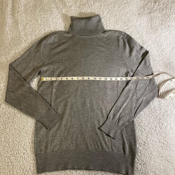 Grey knit turtleneck - Picture 2 of 6